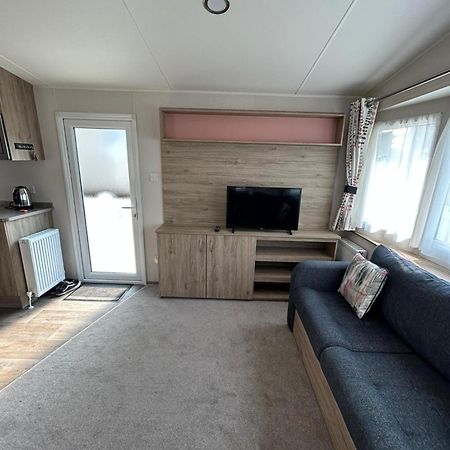 Lovely 2-Bed Luxury Caravan In Newquay Villa Newquay  Exterior photo